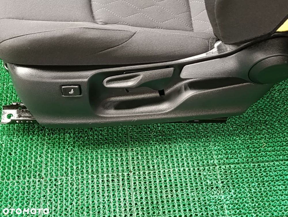 TOYOTA COROLLA CROSS od 2022r Fotele Kanapy Boczki - 3