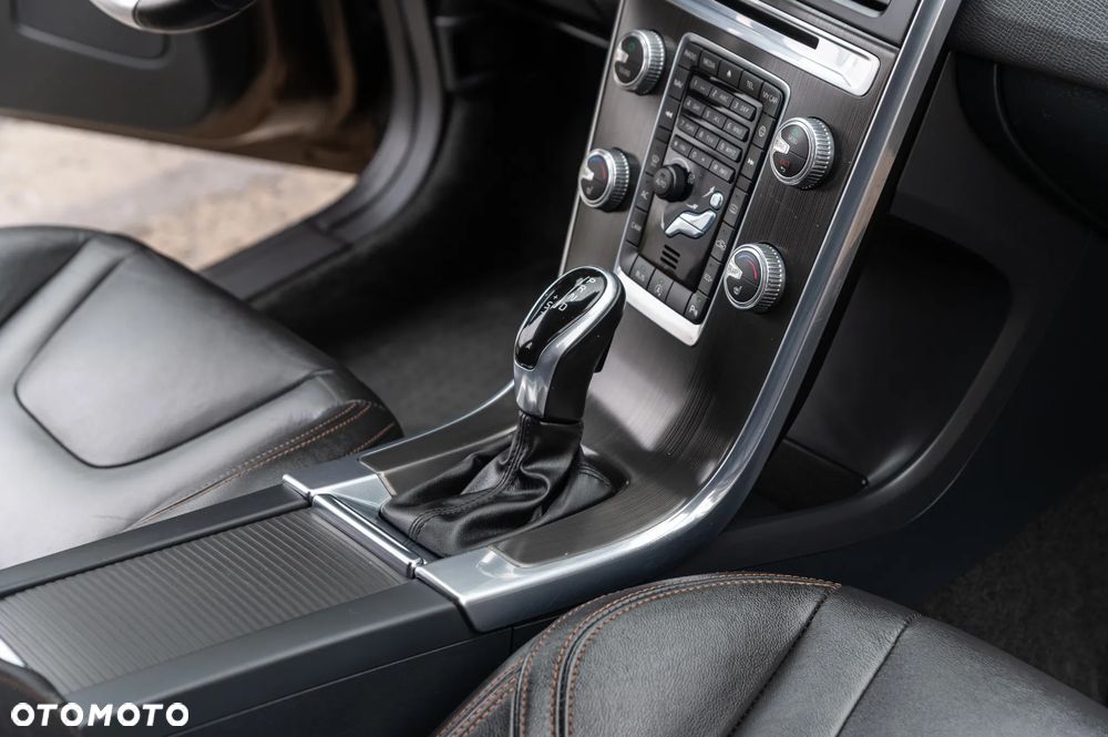 Volvo XC 60 D4 Geartronic Momentum - 27