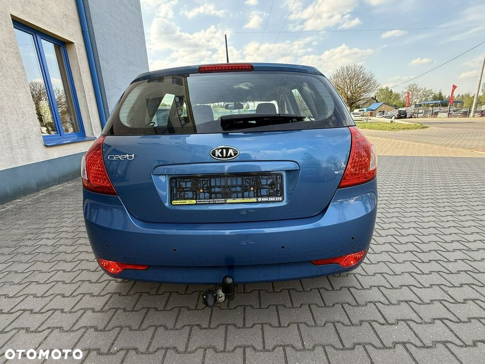 Kia Ceed - 10