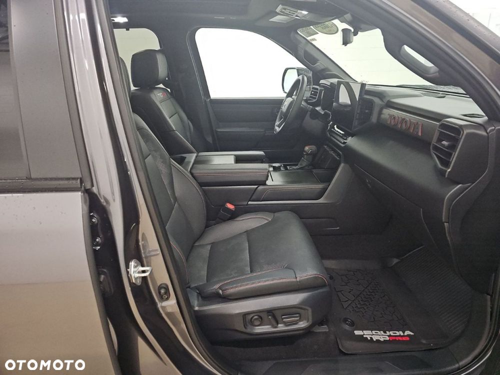 Toyota Sequoia - 15