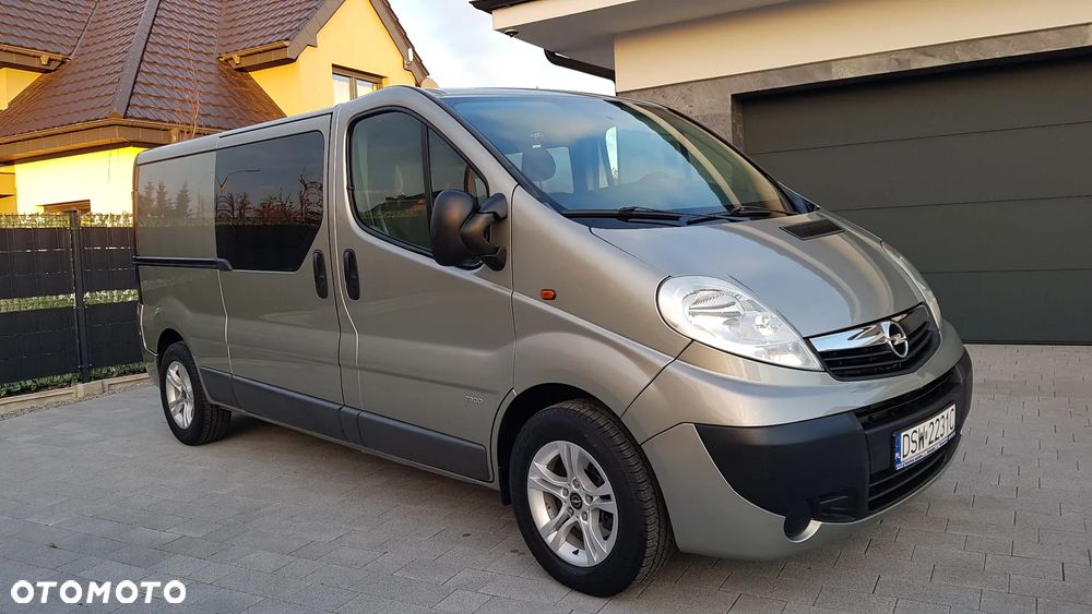 Opel Vivaro ver-2-0-tdci-titanium - 1
