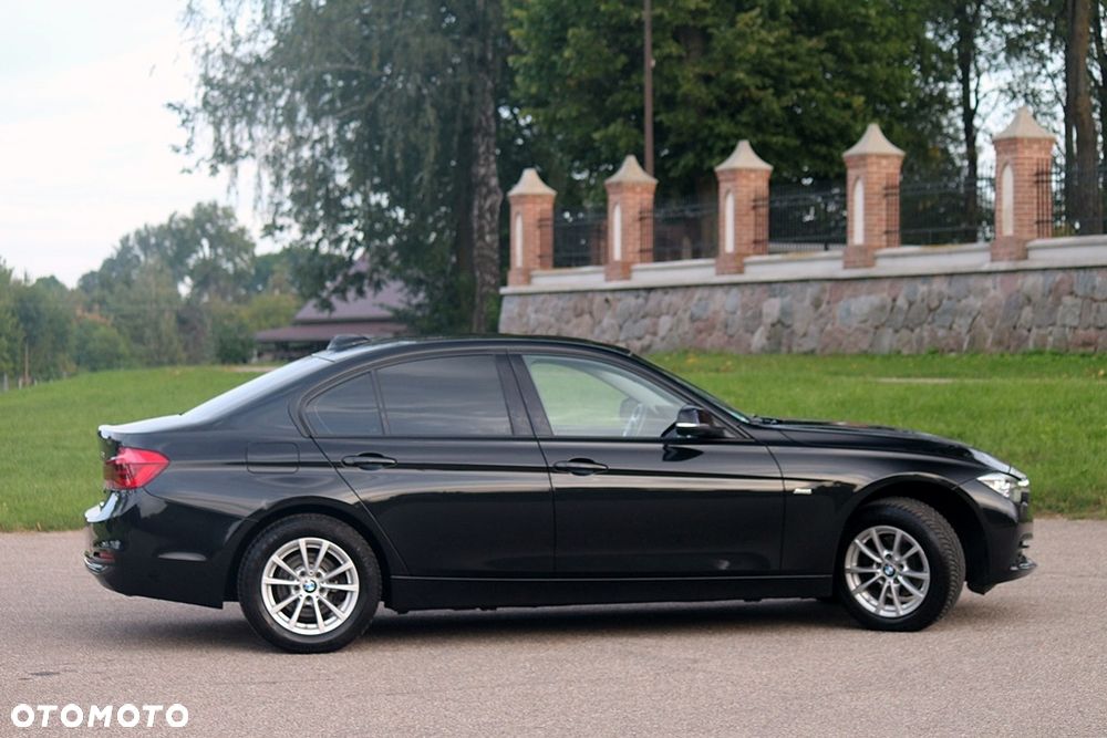 BMW Seria 3 318i Sport Line - 25
