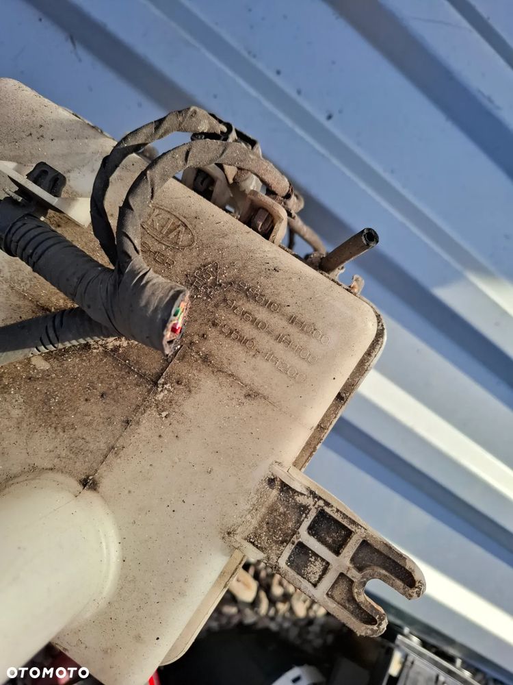 ZBIORNICZEK SPRYSKIWACZY KIA CEED 98610-1H000 98610-1H100 98610-1H200 - 2