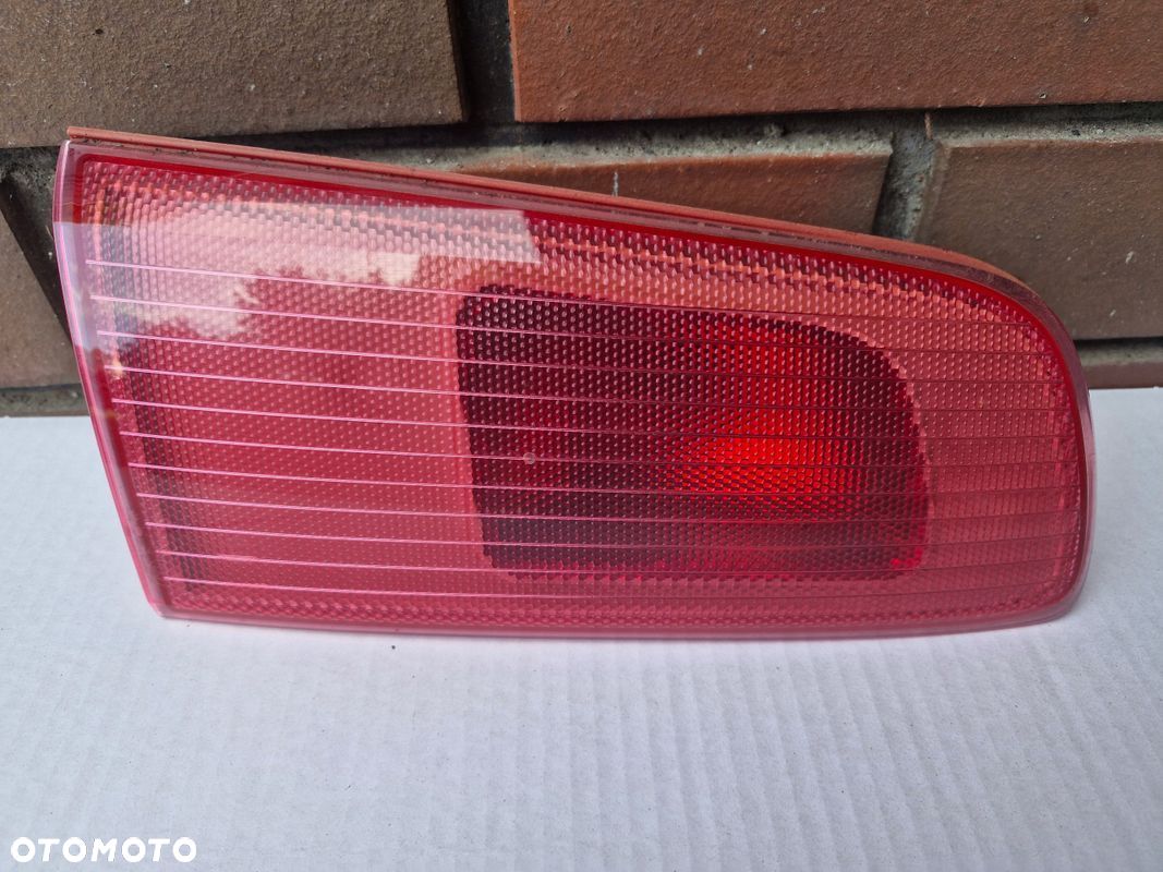 MAZDA II 2 DY LAMPA LEWA TYŁ TYLNA W KLAPĘ EUROPA - 1