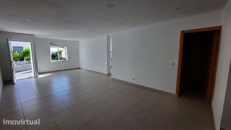 Apartamento T2 semi-mobilado - Grande imagem: 3/8