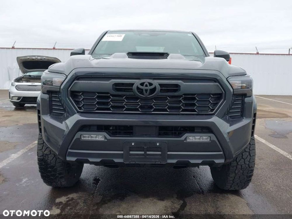 Toyota Tacoma - 8