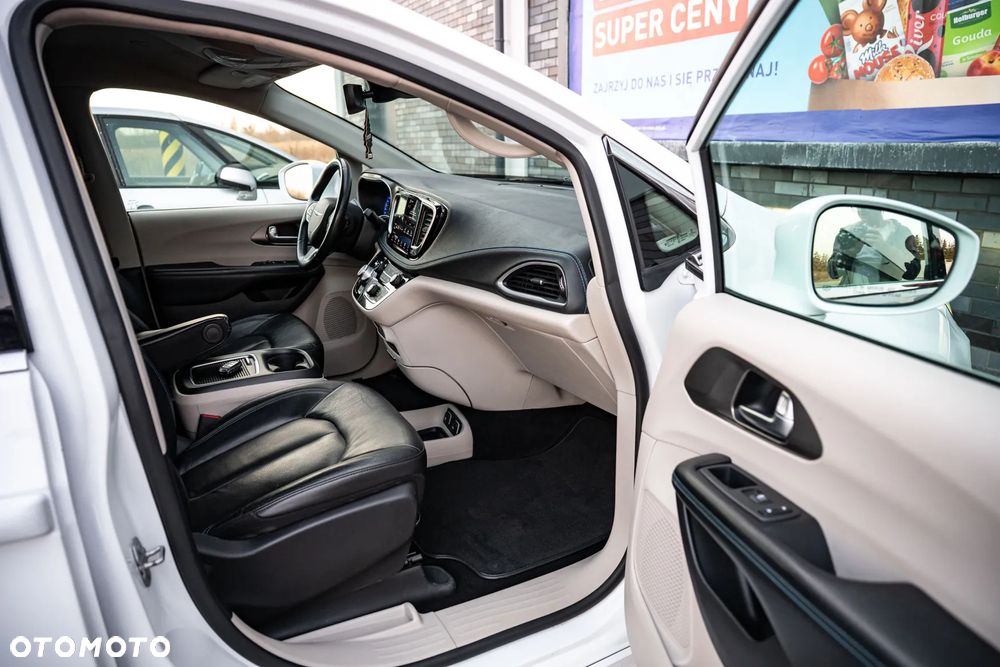 Chrysler Pacifica - 11