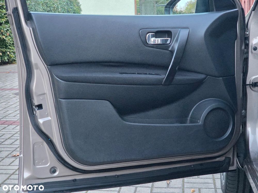 Nissan Qashqai 2.0 4x4 visia - 31