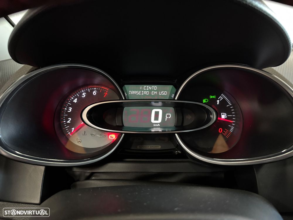 Renault Clio TCe 220 EDC R.S. Trophy - 24