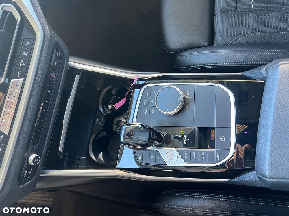 BMW Seria 3 320d xDrive Sport Line - 22