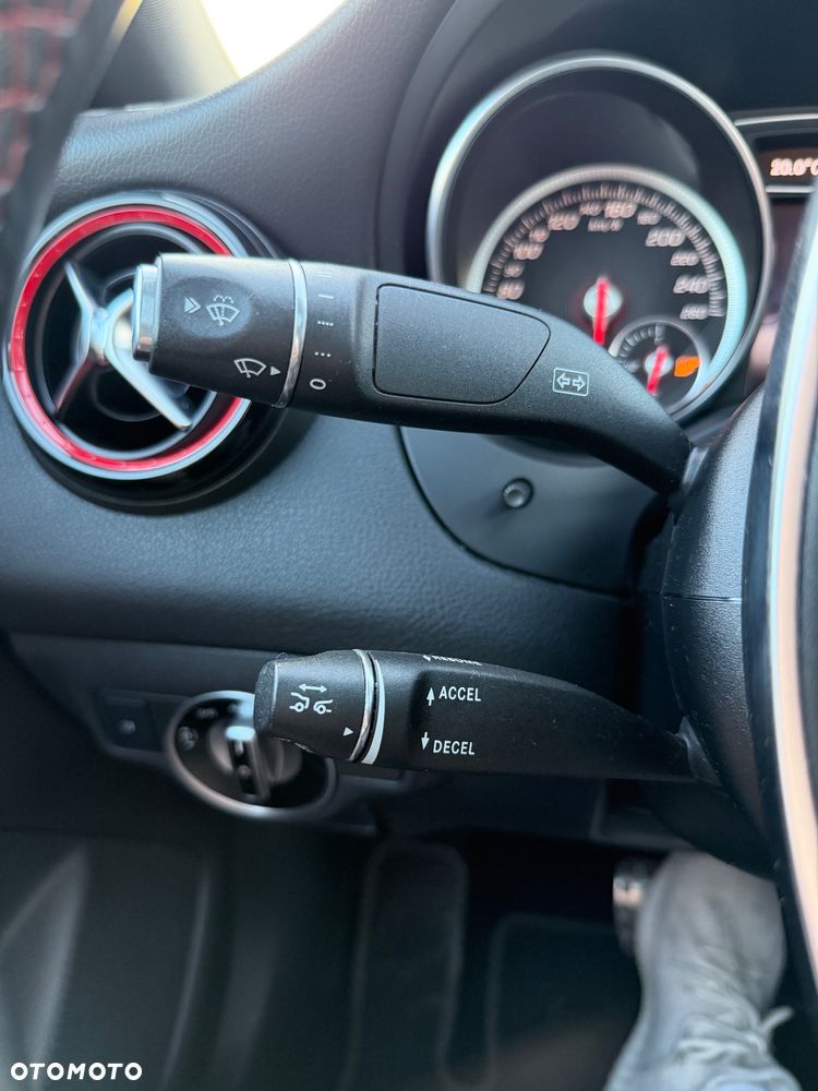 Mercedes-Benz CLA 250 4-Matic AMG Line - 17