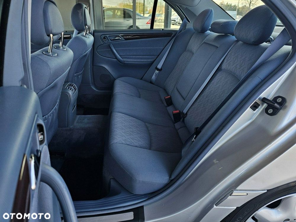 Mercedes-Benz Klasa C 180 Kompressor Elegance - 23