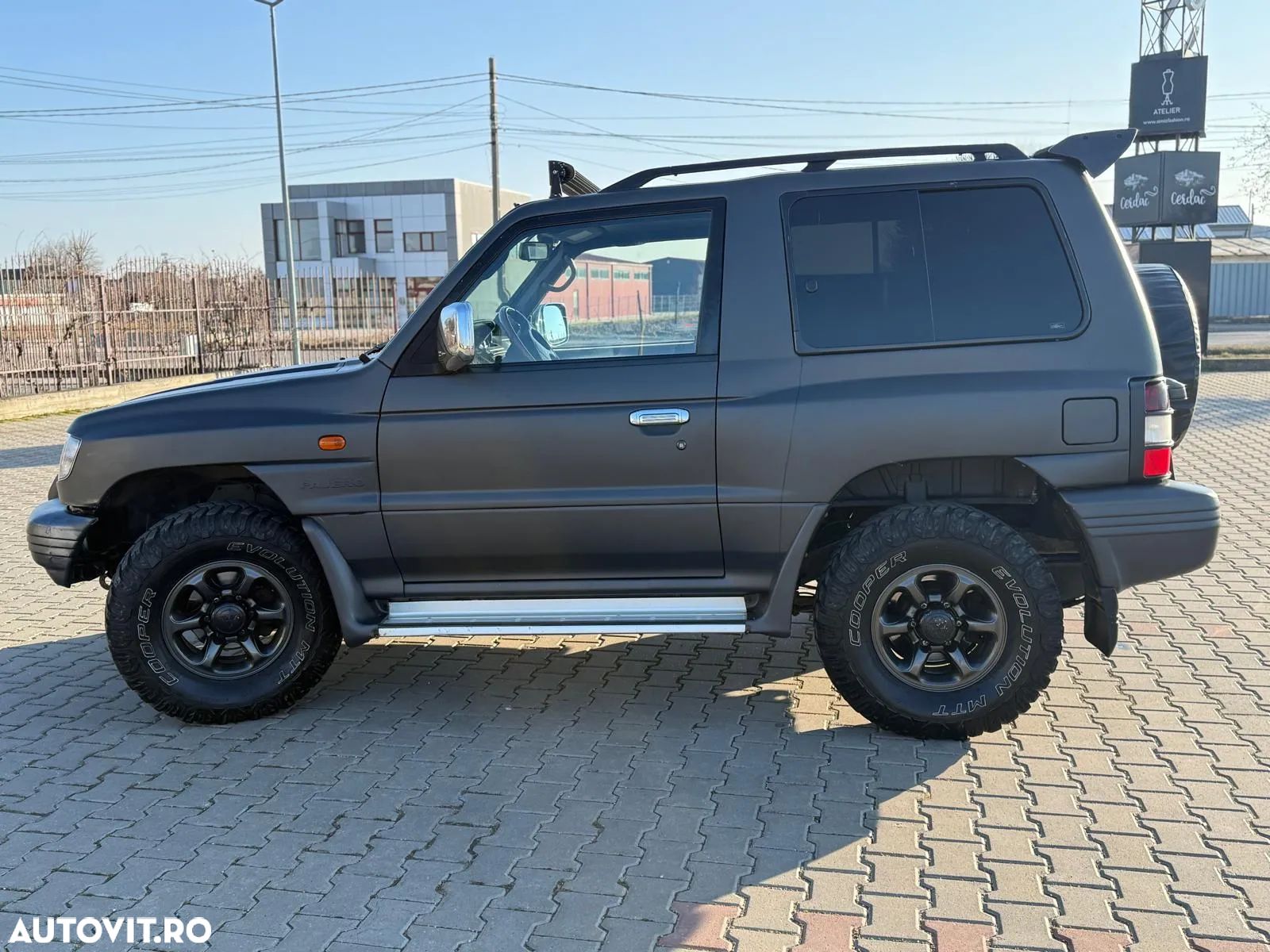 Mitsubishi Pajero - 1