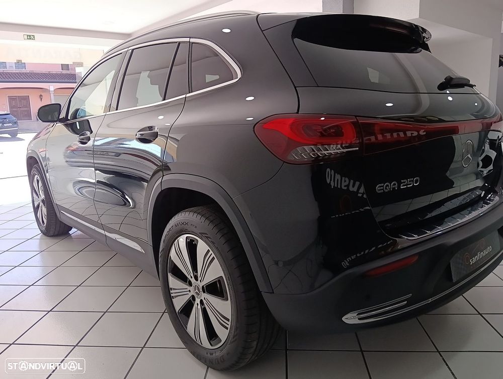 Mercedes-Benz EQA - 12