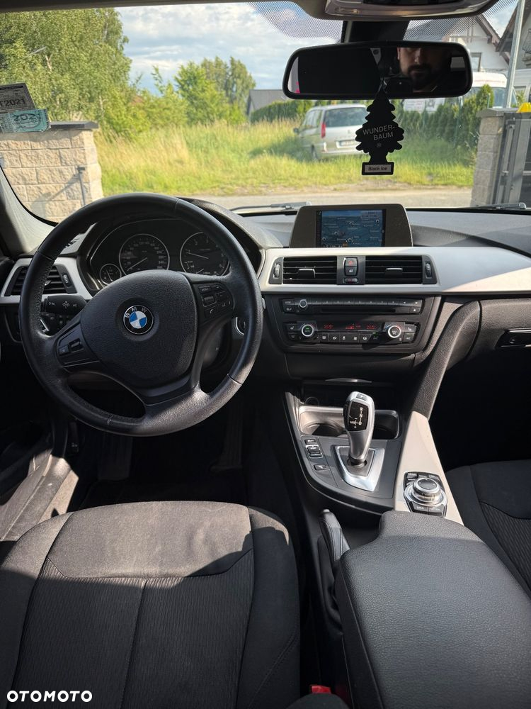 BMW Seria 3 318d Touring - 6