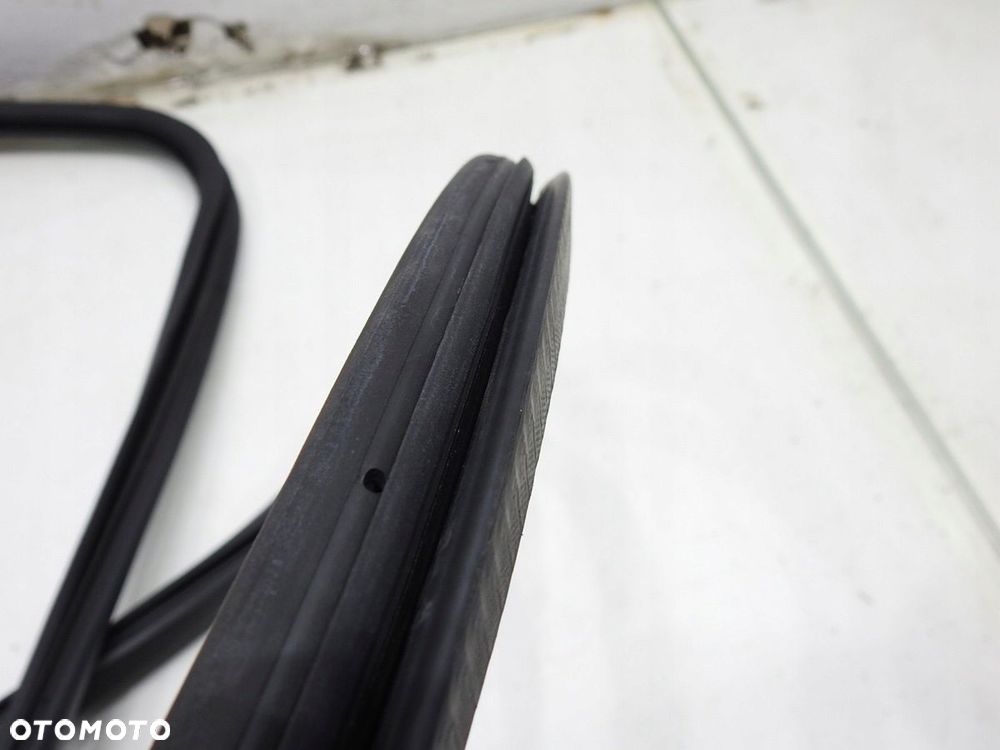 USZCZELKA DRZWI PRAWY PRZÓD AUDI A6 C6 - 3