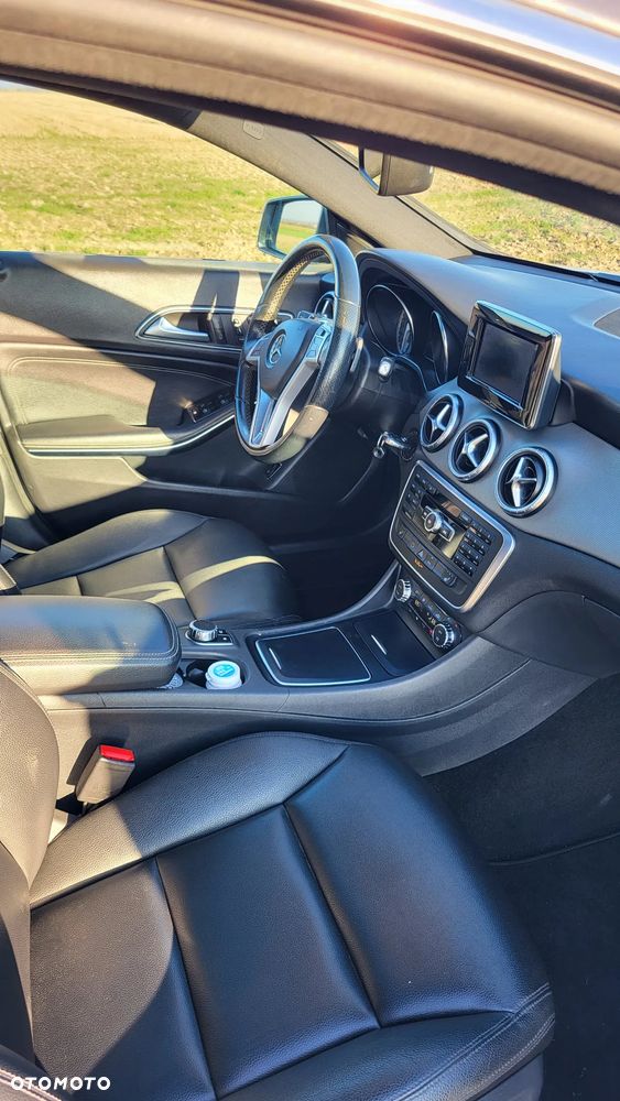 Mercedes-Benz CLA 250 4-Matic - 12