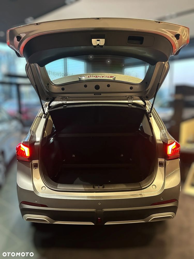 MG ZS Hybrid+ - 10