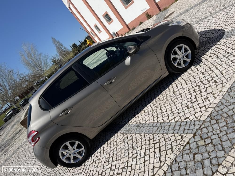 Peugeot 208 1.4 HDi SE Style - 11