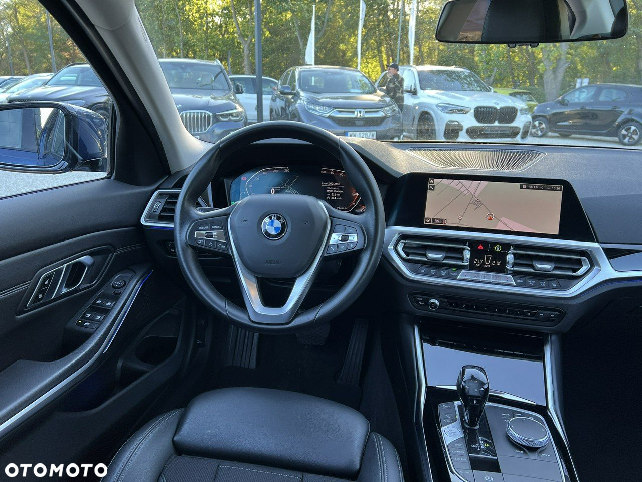 BMW Seria 3 320i Sport Line - 26