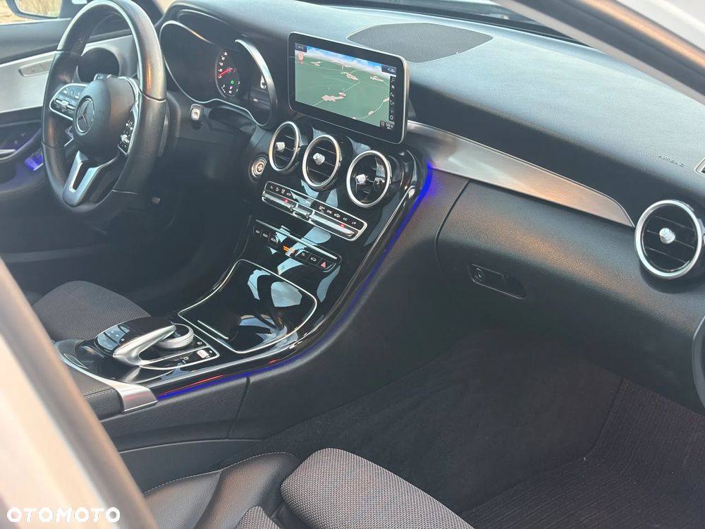 Mercedes-Benz Klasa C 220 d 9G-TRONIC - 26