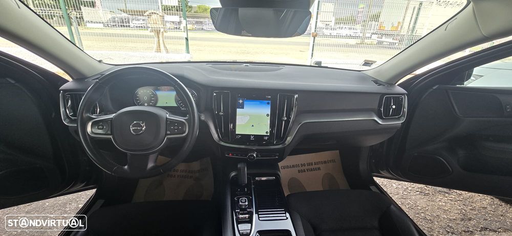 Volvo V60 2.0 T8 AWD TE Momentum Plus - 17