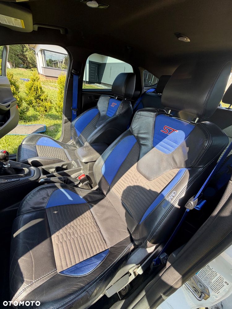 Ford Focus 2.0 EcoBoost ST-2 - 12