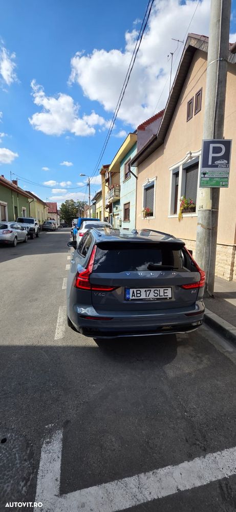 Volvo V60 B4 MHEV AT Plus Dark - 3