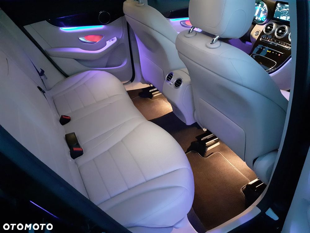 Mercedes-Benz GLC 200 4Matic 9G-TRONIC Exclusive - 24