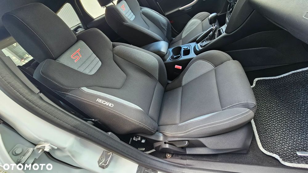 Ford Focus 2.0 EcoBoost ST mit Leder-Sport-Paket - 19