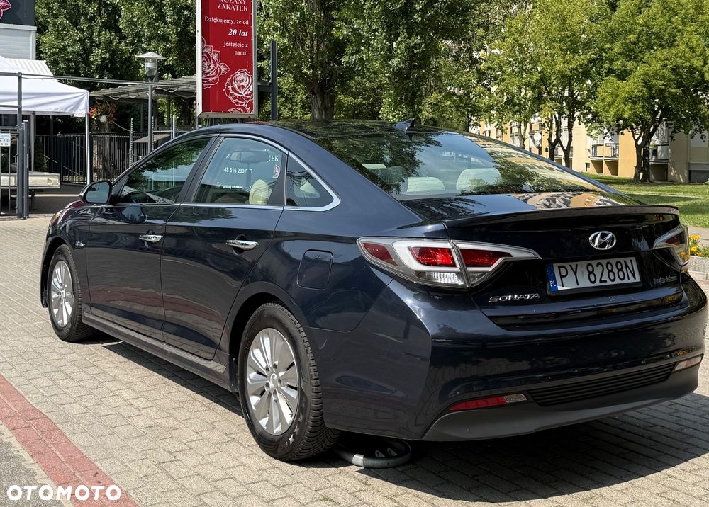 Hyundai Sonata - 4