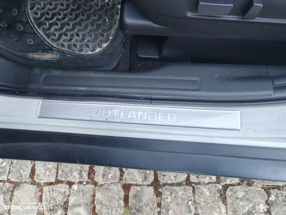 Mitsubishi Outlander 2.2 DI-D Instyle Navi - 2