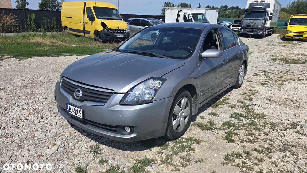 Nissan Altima - 3