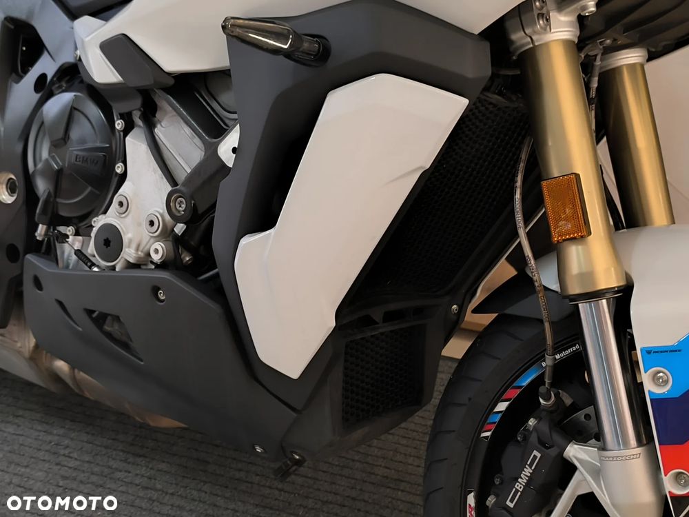BMW XR - 16