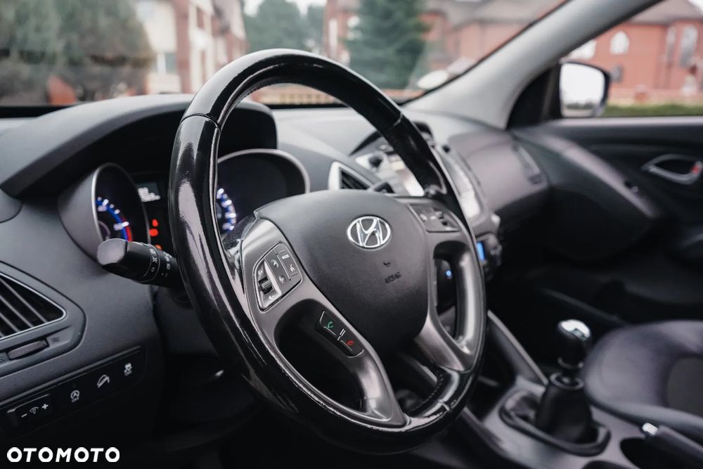 Hyundai ix35 1.7 CRDi 2WD blue Finale Gold - 31