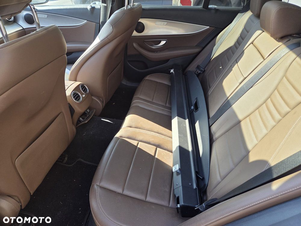 Mercedes-Benz Klasa E 220 d 4Matic 9G-TRONIC Avantgarde - 9