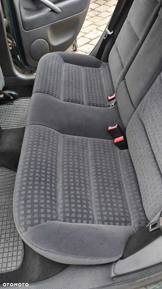 Volkswagen Passat - 13