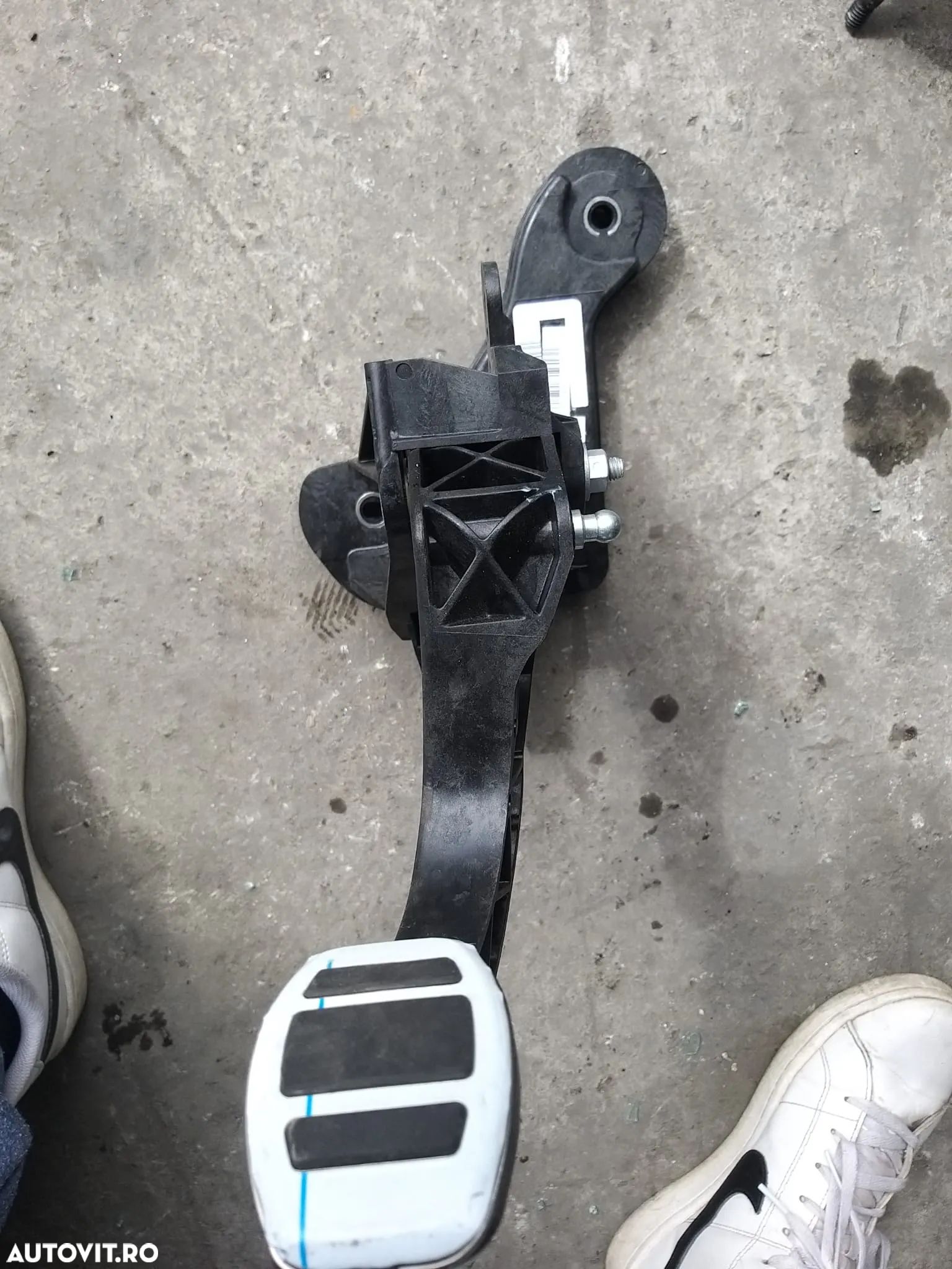 Pedale cod: 9824311680 pentru Peugeot 208 1.2 THP Benzina an dupa 2019 - 1