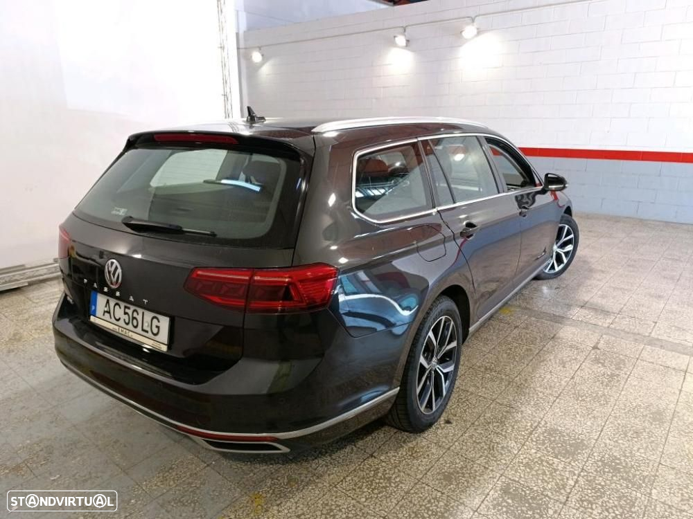 VW Passat Variant - 4