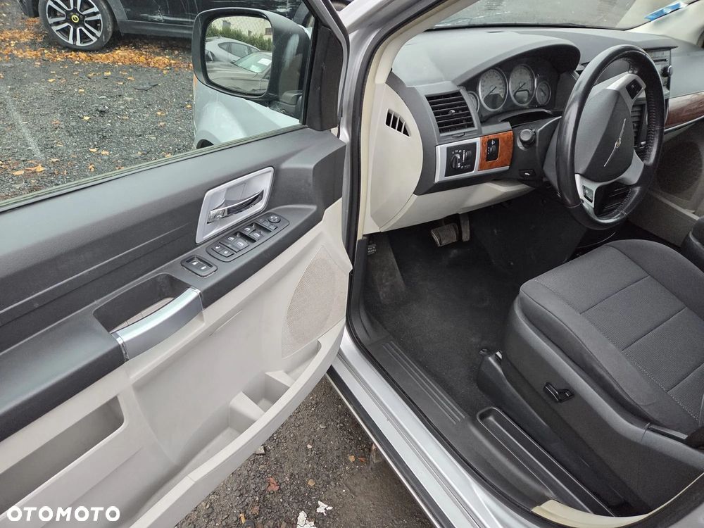 Chrysler Grand Voyager - 27