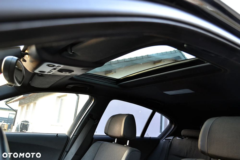 BMW Seria 1 120d DPF - 16