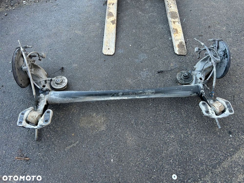 opel zafira c oś belka tylna