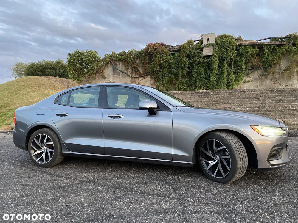 Volvo S60 T5 AWD Momentum Pro - 4