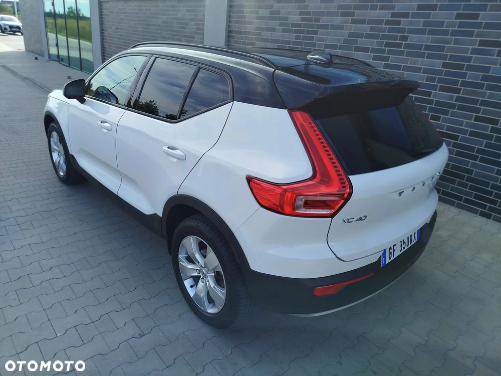 Volvo XC 40 T2 Plus Dark - 12