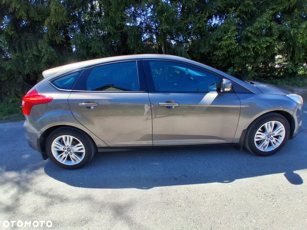 Ford Focus 1.6 Ambiente - 2