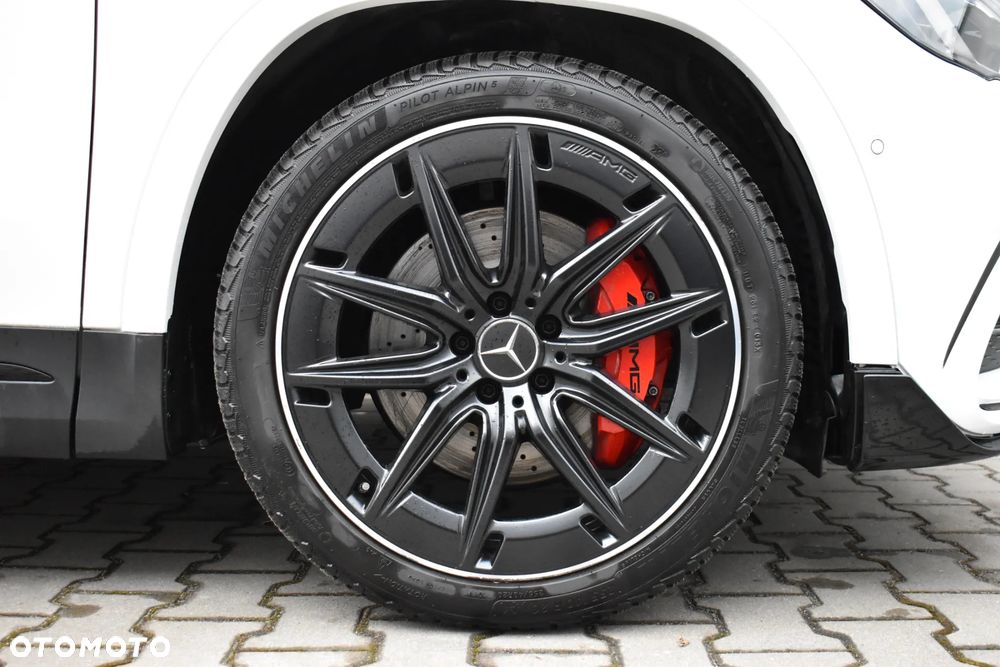 Mercedes-Benz GLA - 13