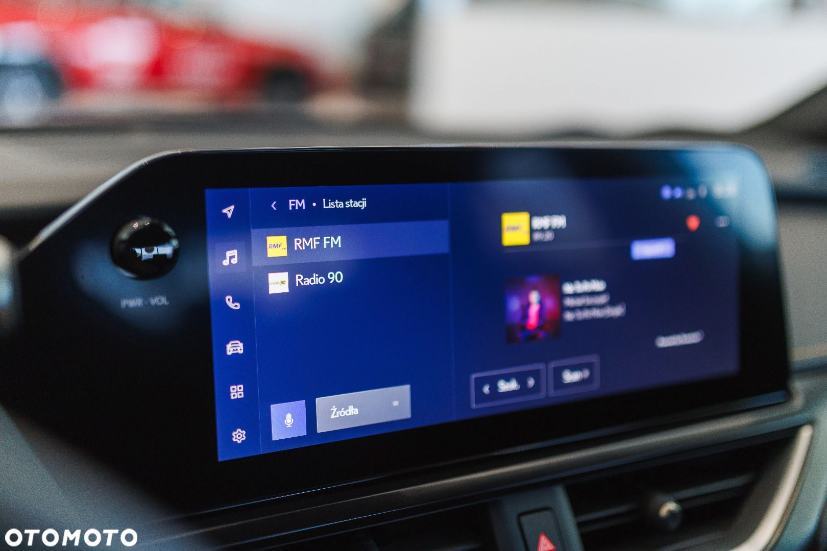 Lexus UX - 35
