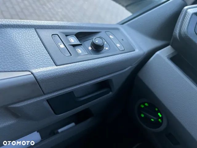 Volkswagen TRANSPORTER T6.1 - 11