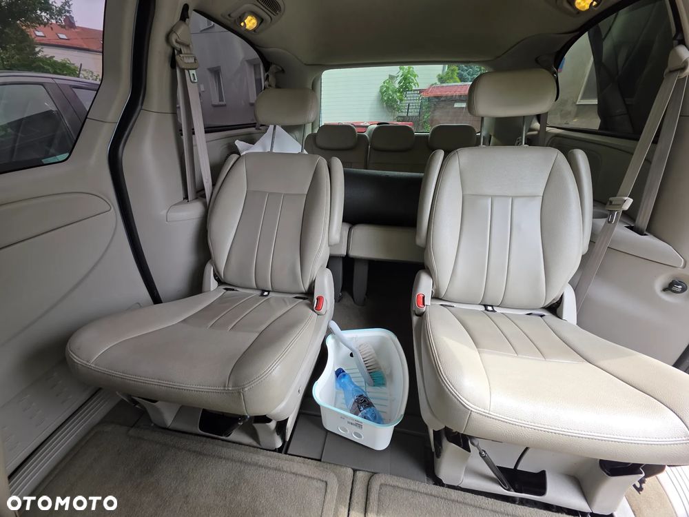 Chrysler Town & Country 3.8 - 9