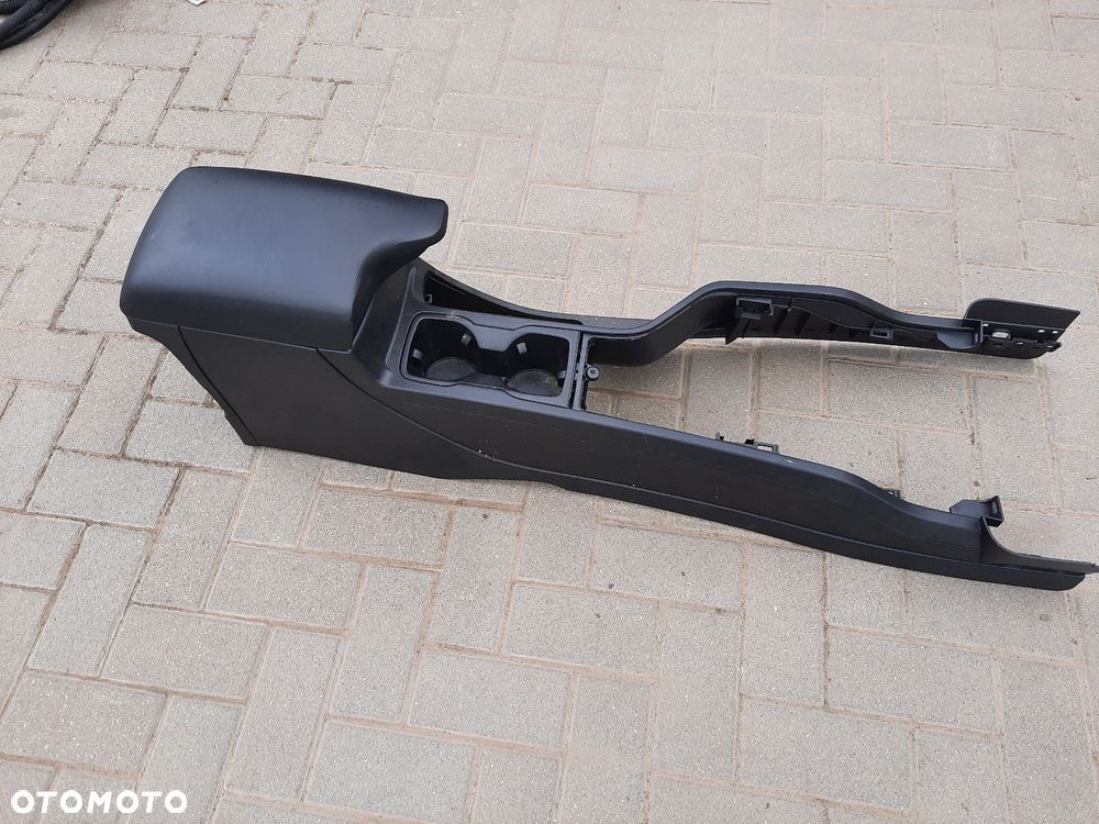 Ford Ranger V 2020 Tunel środkowy, podłokietnik